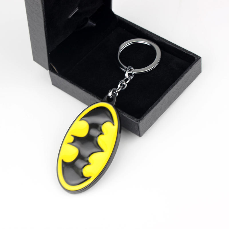 クリエイティブな黒と黄色の楕円形の金属製キーホルダー、バット - Men Accessories Chain のレビューと価格